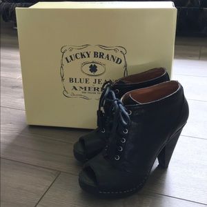 Lucky Brand Francisca Blk Leather Peep Toe Booties